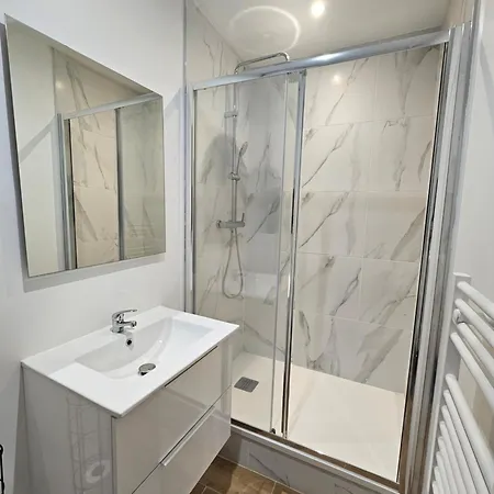 A Clichy Apartment *